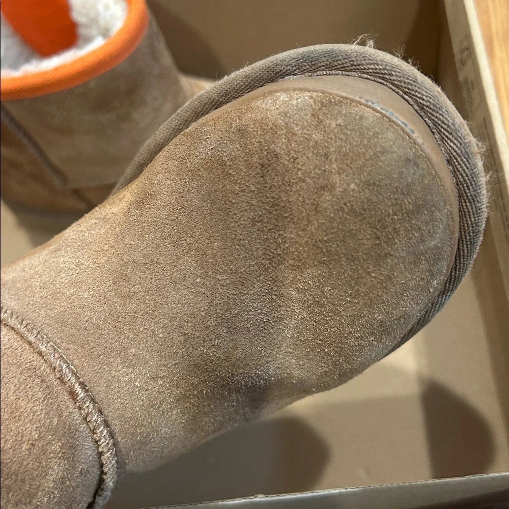 UGG Kids Tan and Orange zip ankle Boots chest nut / preowned